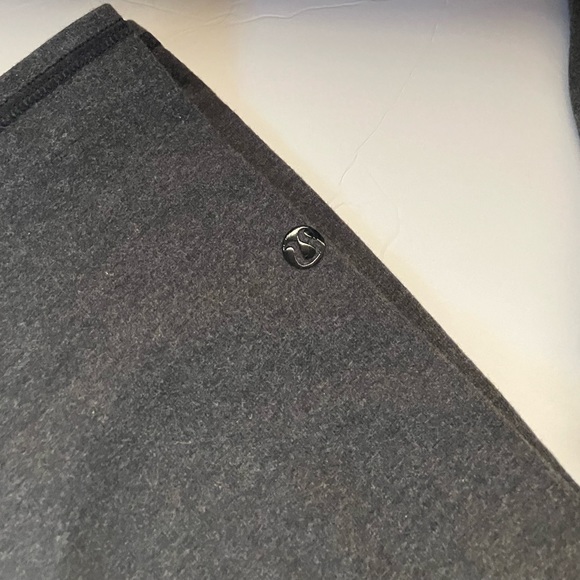 Lululemon crop high rise leggings - Picture 3 of 3